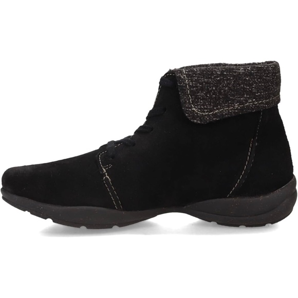 Clarks Women's Roseville Black Suede Lace up Ankle Boot Round Toe Casual Bootie - Picture 5 of 14